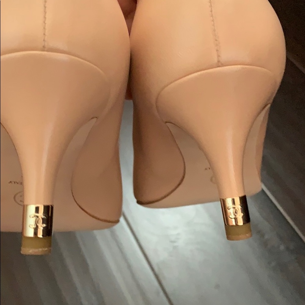 Authentic Chanel leather pearl NEW heels size 38 - Picture 10 of 16
